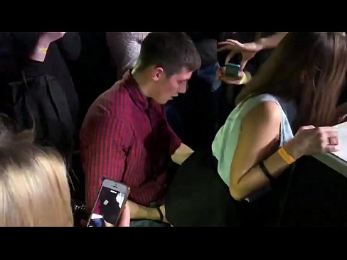 ❤️ Regte seks in 'n Russiese nagklub. 18-jarige Russiese meisie in die anus en vagina in 'n nagklub genaai ❤️❌ Fokvideo by ons af.ixiporn-com.ru ️❤