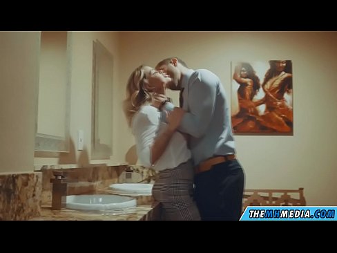 ❤️ Wanneer 'n rondborstige blondine jou in 'n openbare toilet verlei ❤️❌ Fokvideo by ons af.ixiporn-com.ru ️❤